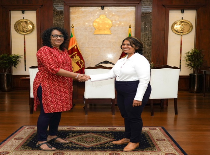 அறிவுசார் சொத்துரிமைக்கான சர்வதேச விருதைப் பெற்ற கலாநிதி நதீஷா சந்திரசேன பிரதமரைச் சந்தித்தார்